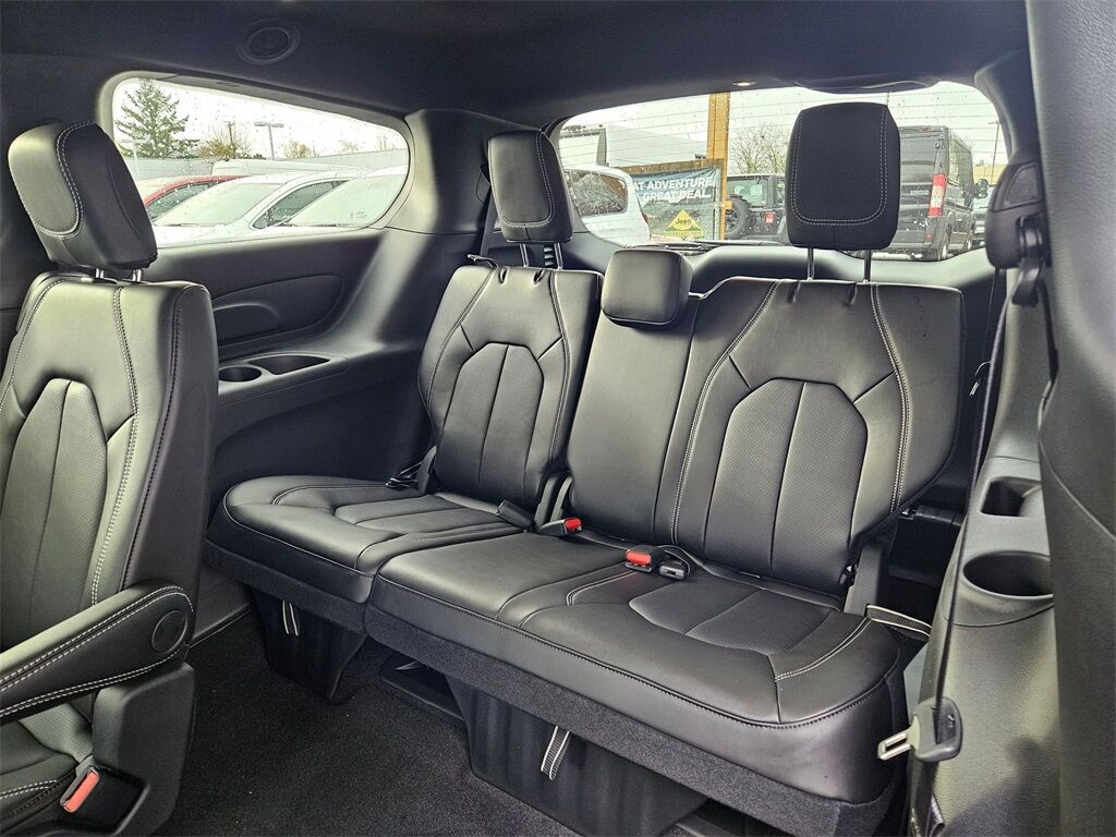 2026 Chrysler Pacifica Select Gresham OR