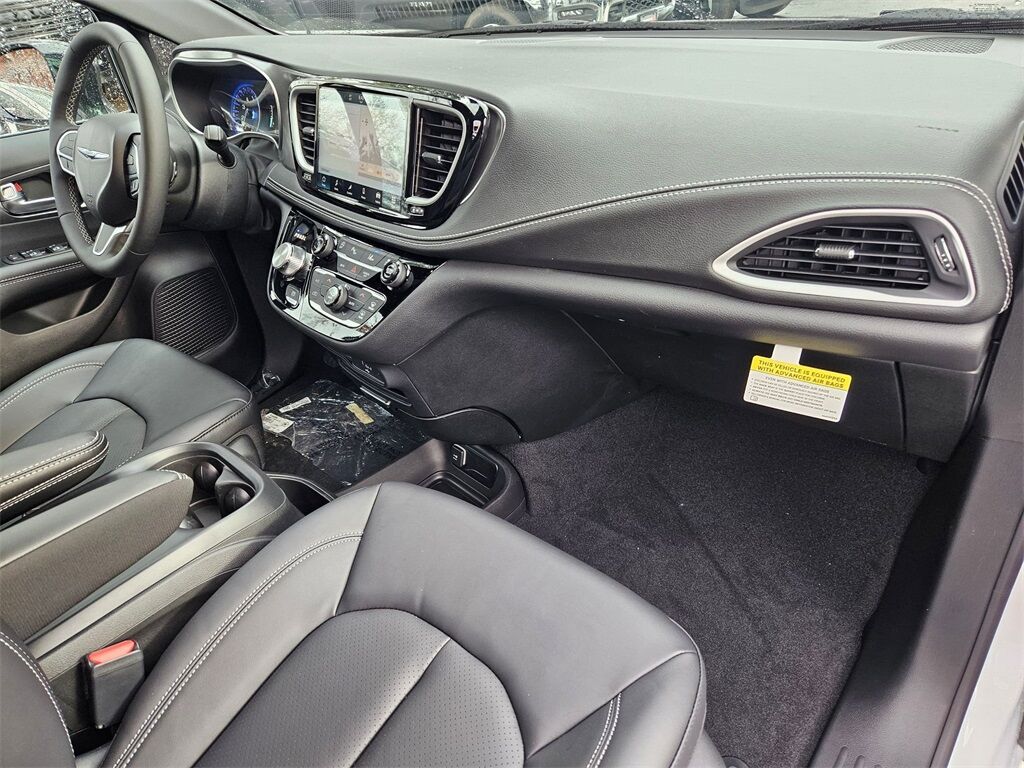 2026 Chrysler Pacifica Select Gresham OR