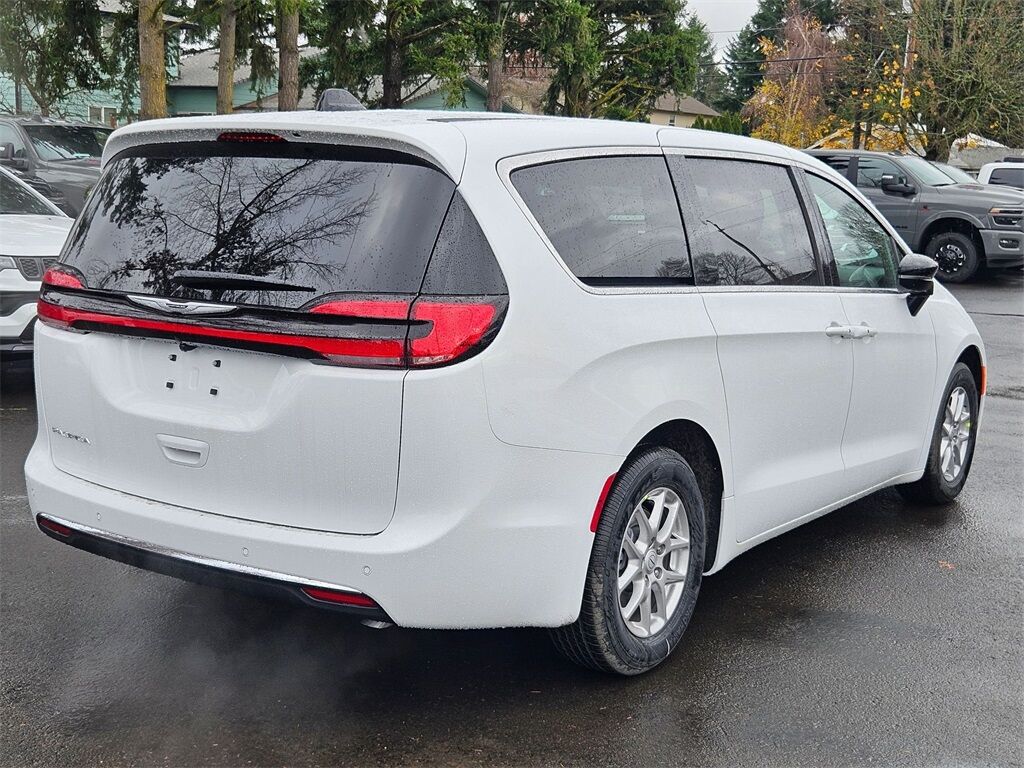 2026 Chrysler Pacifica Select Gresham OR