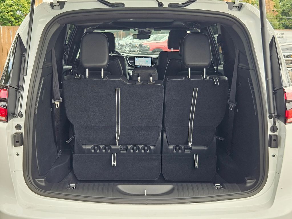 2026 Chrysler Pacifica Select Gresham OR