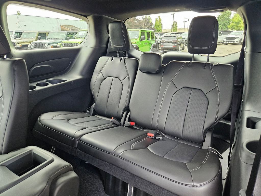 2026 Chrysler Pacifica Select Gresham OR