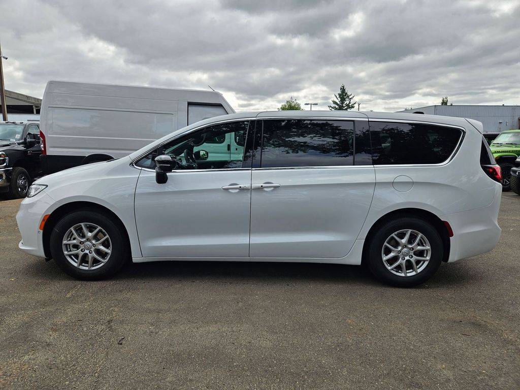 2026 Chrysler Pacifica Select Gresham OR