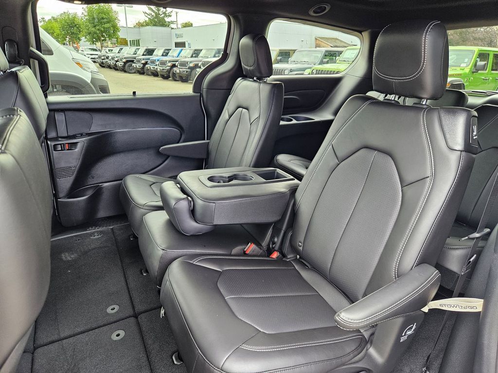 2026 Chrysler Pacifica Select Gresham OR