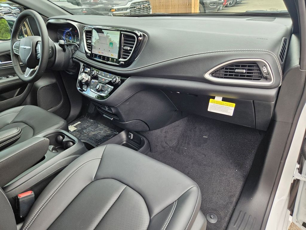 2026 Chrysler Pacifica Select Gresham OR