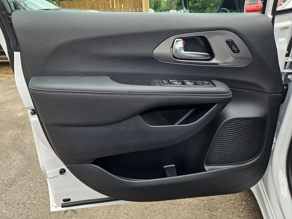 2026 Chrysler Pacifica Select Gresham OR