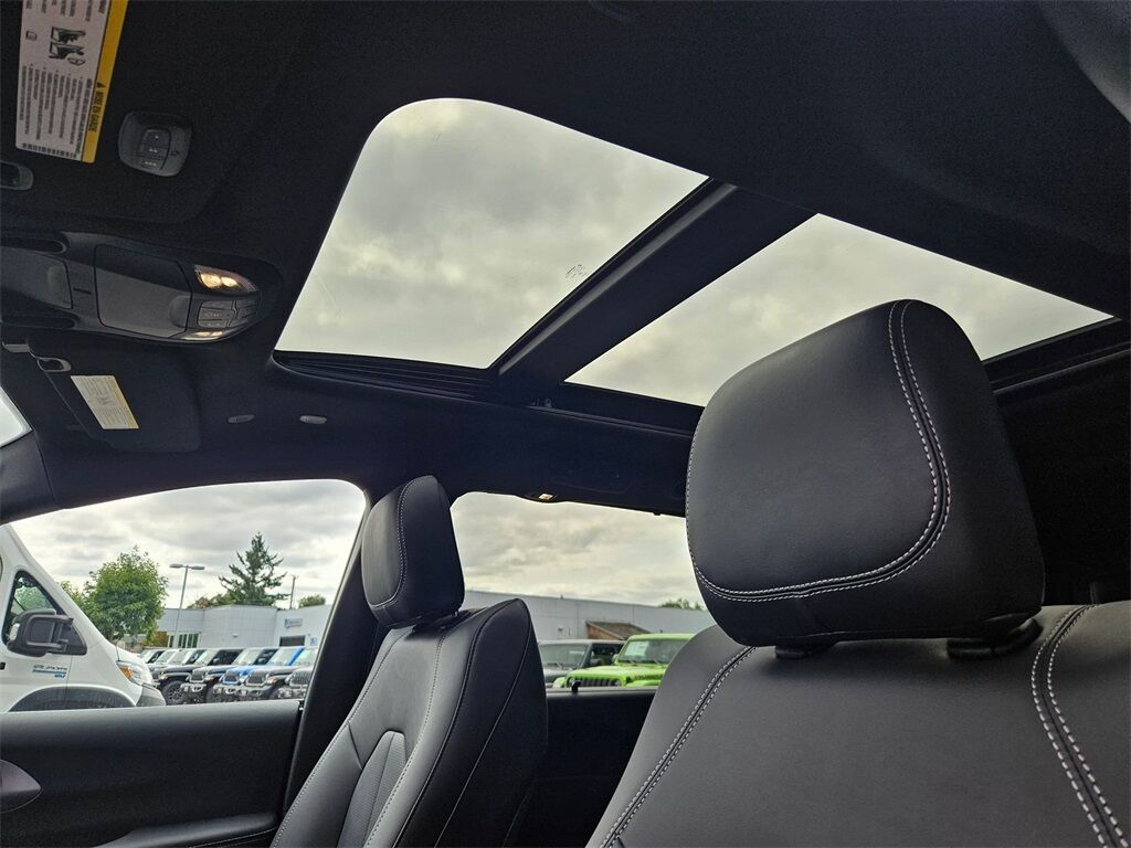 2026 Chrysler Pacifica Select Gresham OR