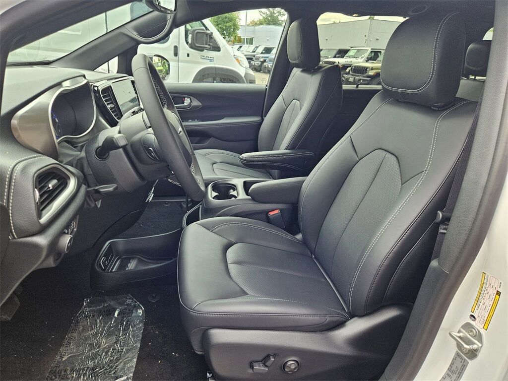 2026 Chrysler Pacifica Select Gresham OR