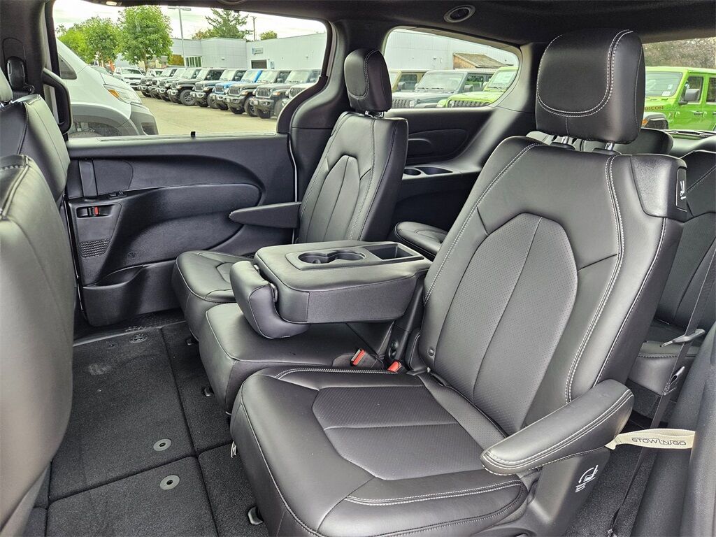 2026 Chrysler Pacifica Select Gresham OR