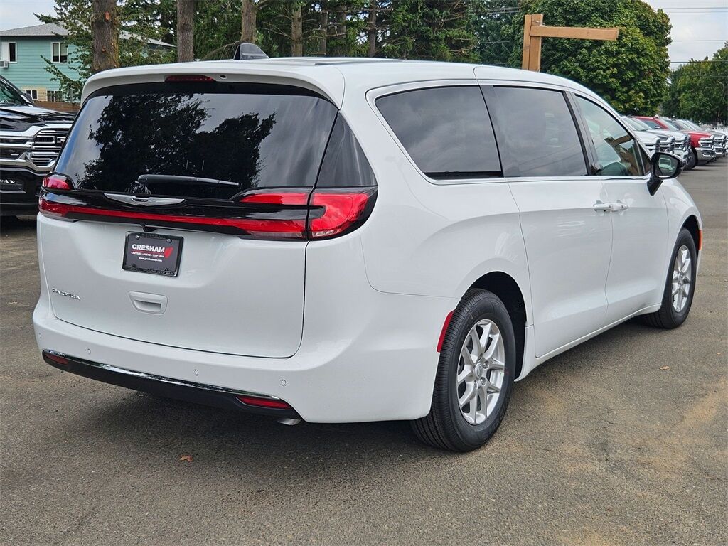 2026 Chrysler Pacifica Select Gresham OR