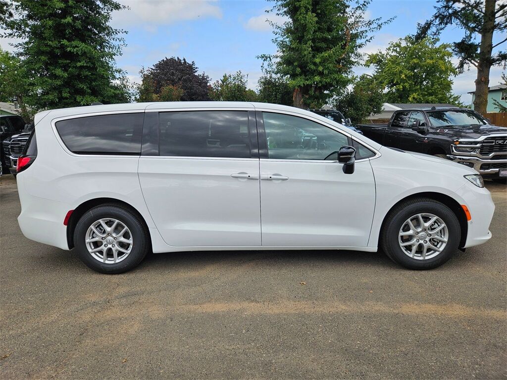 2026 Chrysler Pacifica Select Gresham OR