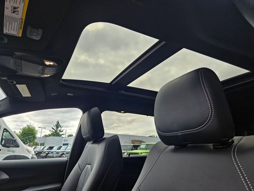 2026 Chrysler Pacifica Select Gresham OR