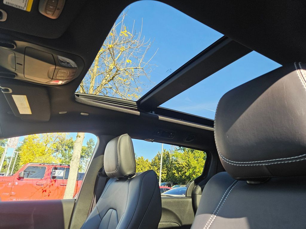 2026 Chrysler Pacifica Select Gresham OR