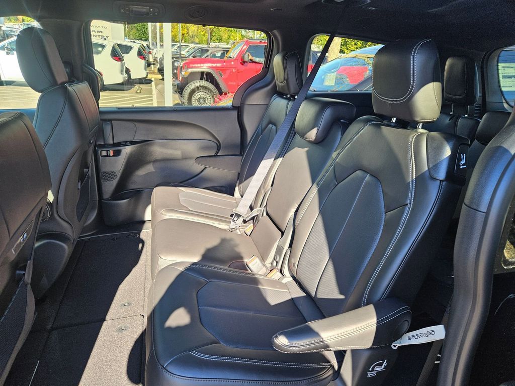 2026 Chrysler Pacifica Select Gresham OR