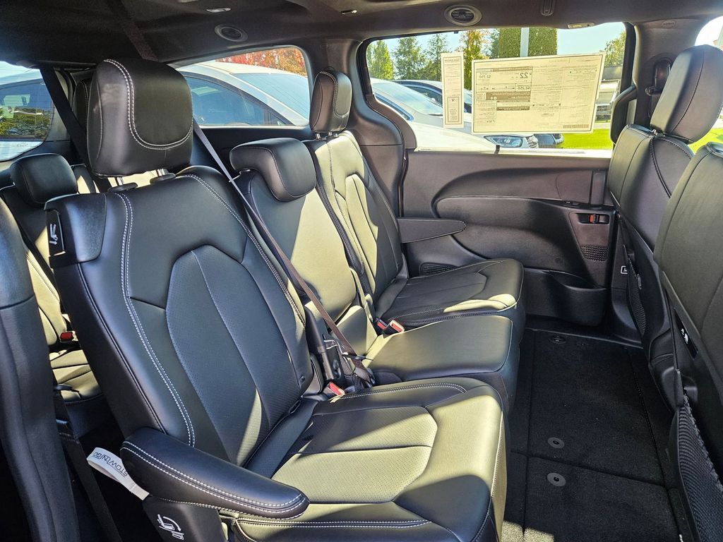 2026 Chrysler Pacifica Select Gresham OR