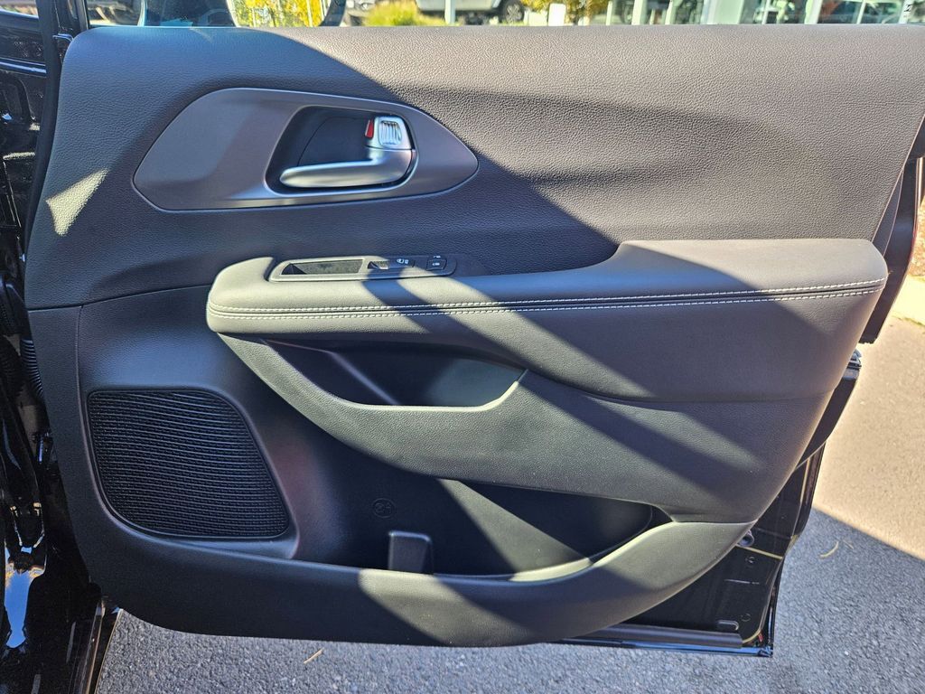 2026 Chrysler Pacifica Select Gresham OR