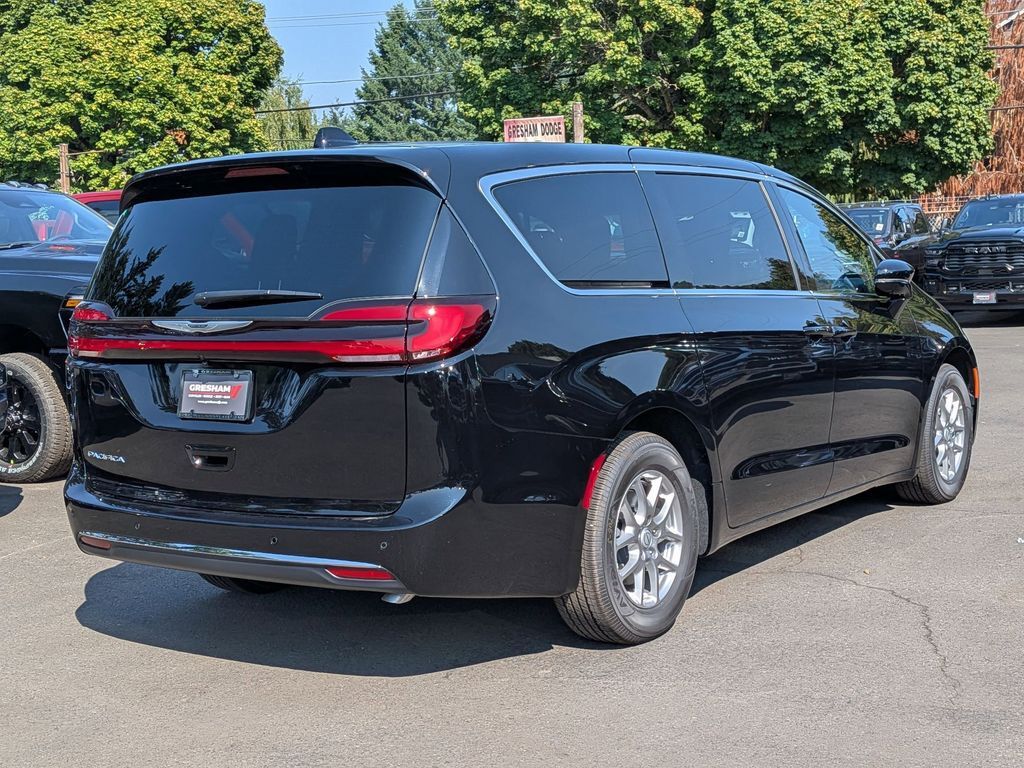 2026 Chrysler Pacifica Select Gresham OR
