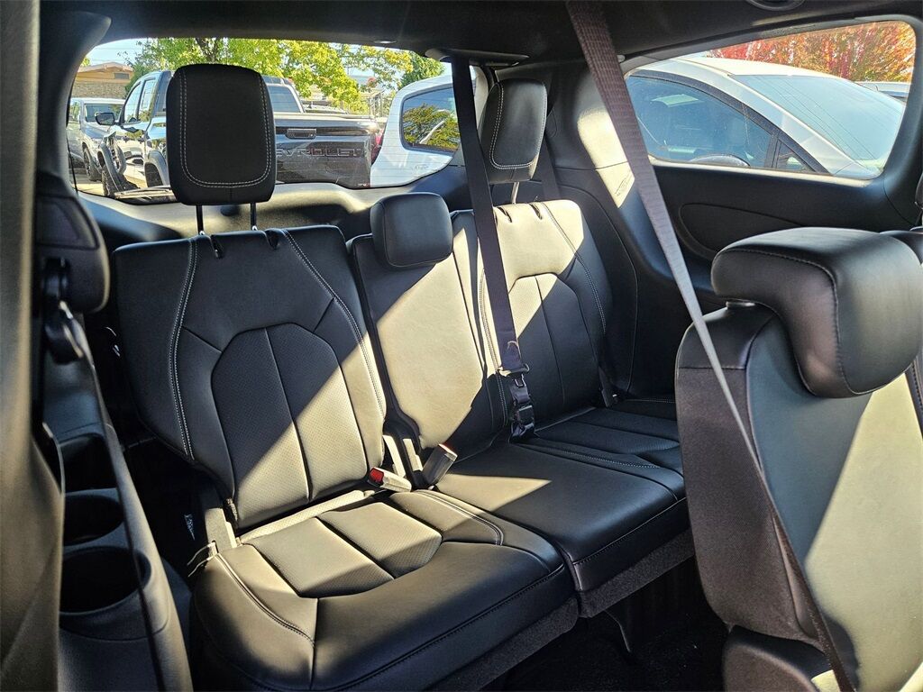 2026 Chrysler Pacifica Select Gresham OR