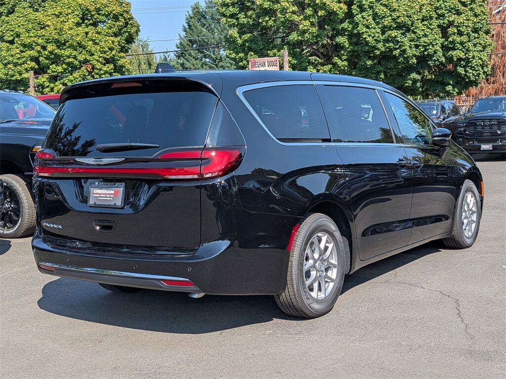2026 Chrysler Pacifica Select Gresham OR