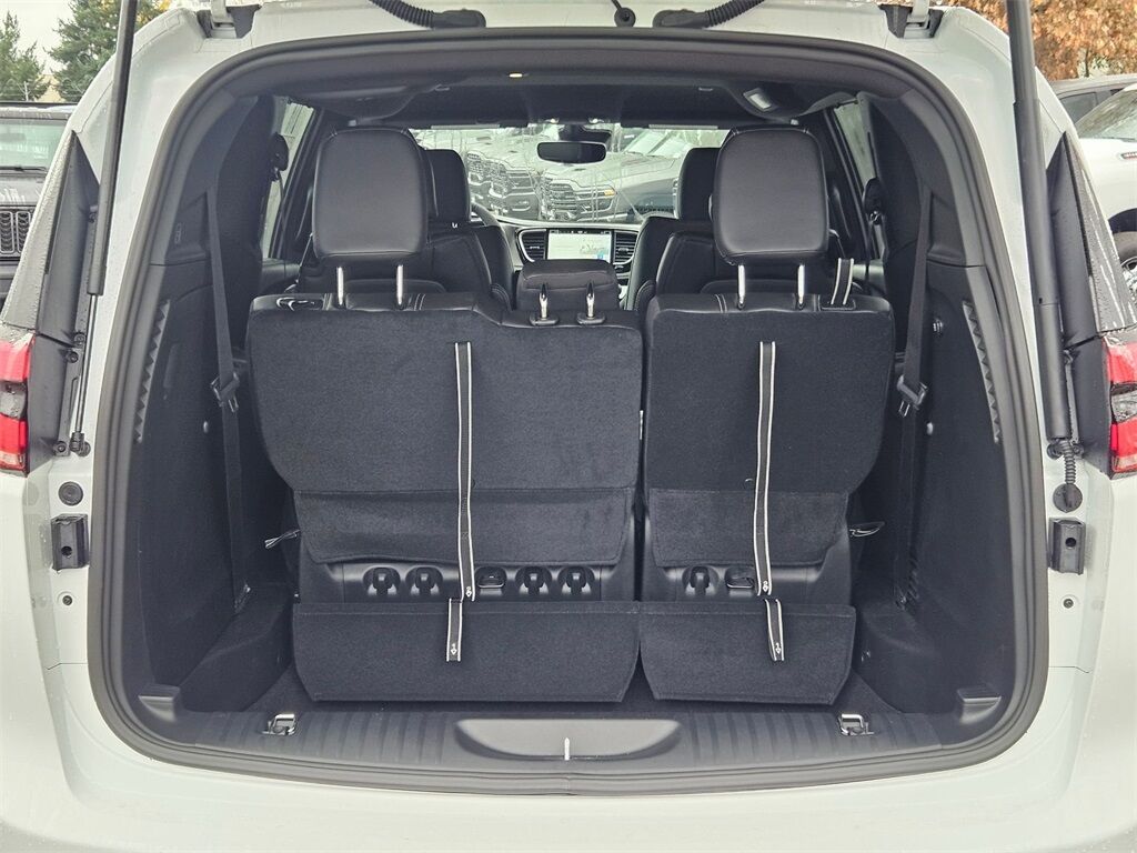 2026 Chrysler Pacifica Select Gresham OR