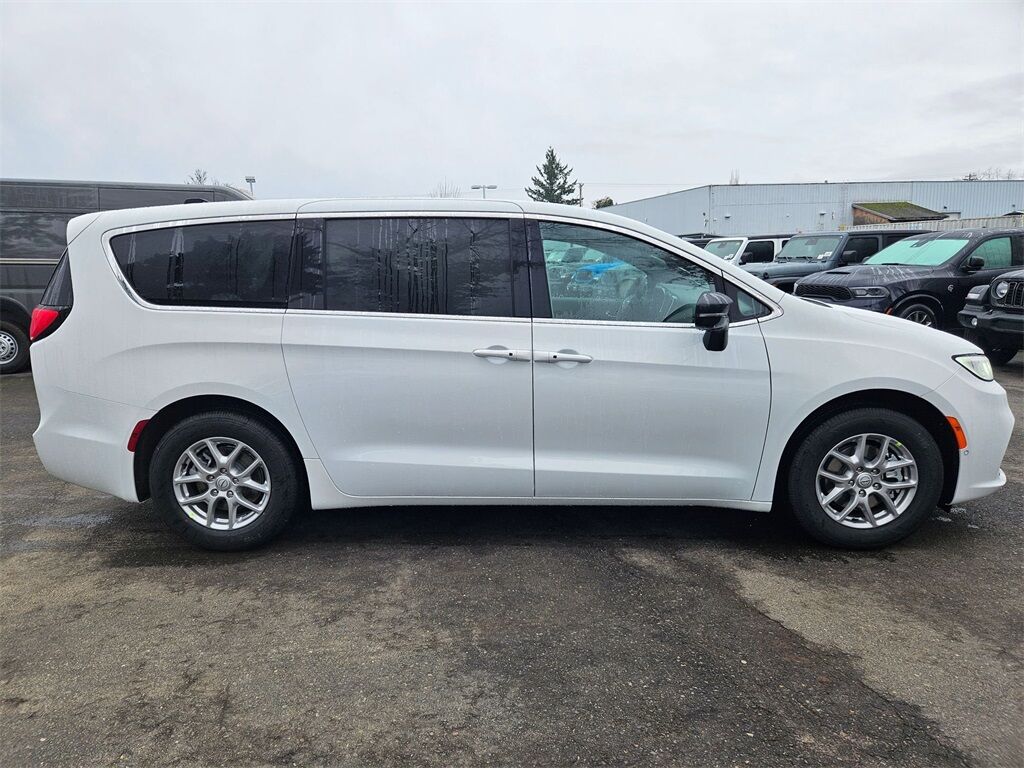 2026 Chrysler Pacifica Select Gresham OR