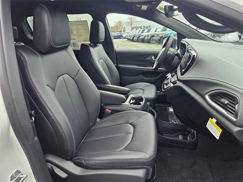 2026 Chrysler Pacifica Select Gresham OR