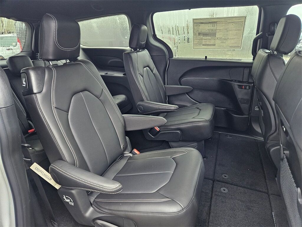 2026 Chrysler Pacifica Select Gresham OR