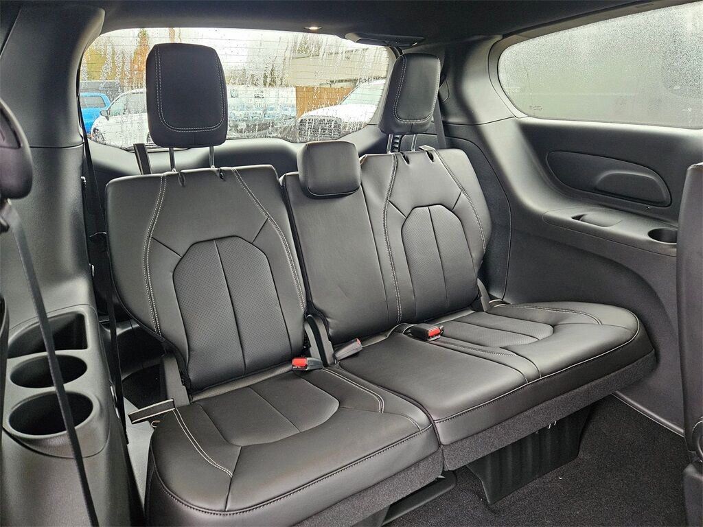 2026 Chrysler Pacifica Select Gresham OR