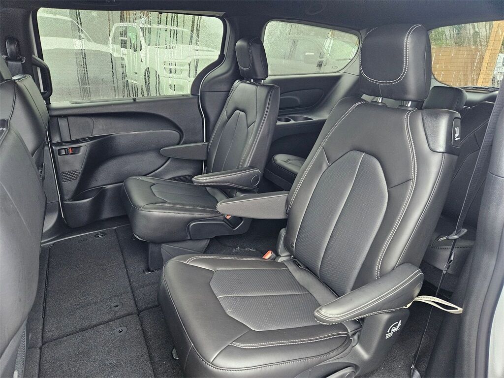 2026 Chrysler Pacifica Select Gresham OR