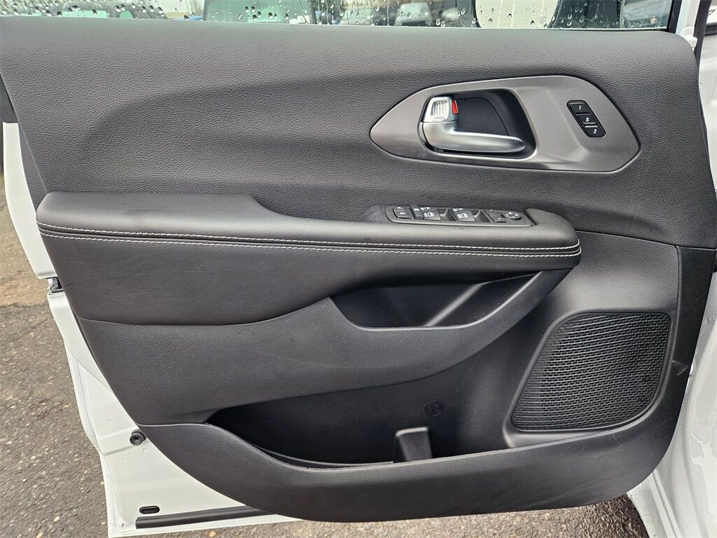 2026 Chrysler Pacifica Select Gresham OR