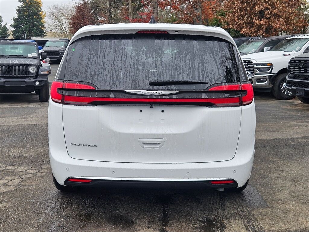 2026 Chrysler Pacifica Select Gresham OR