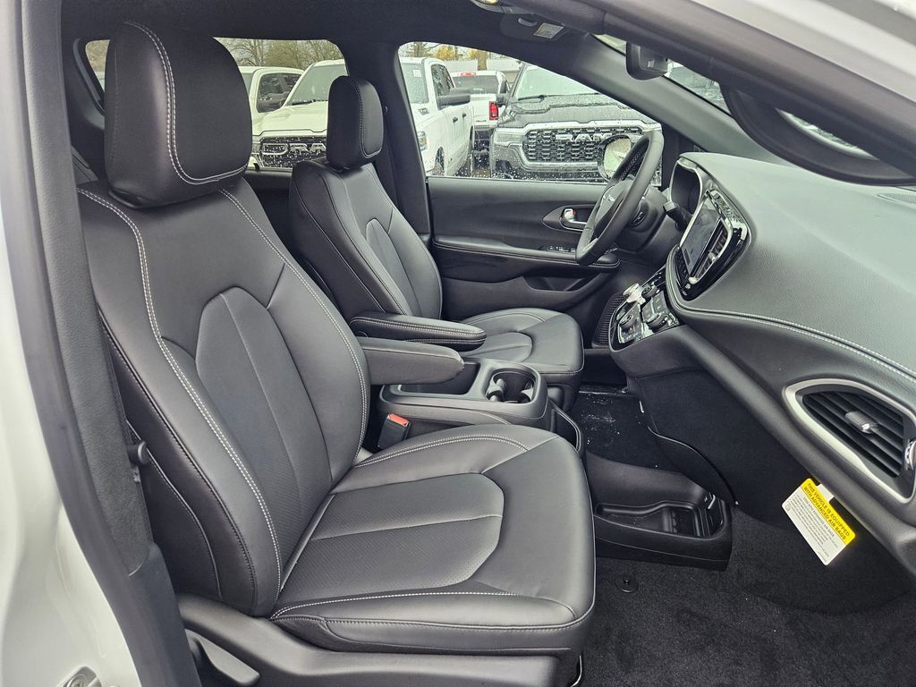 2026 Chrysler Pacifica Select Gresham OR