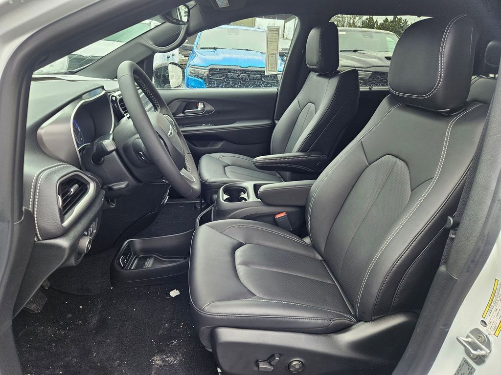 2026 Chrysler Pacifica Select Gresham OR