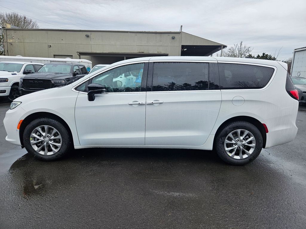 2026 Chrysler Pacifica Select Gresham OR