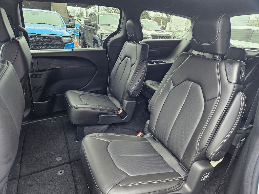 2026 Chrysler Pacifica Select Gresham OR