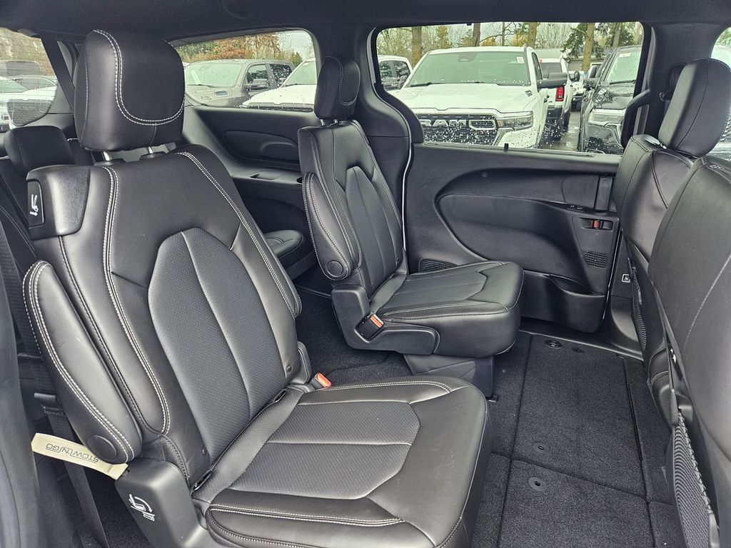 2026 Chrysler Pacifica Select Gresham OR