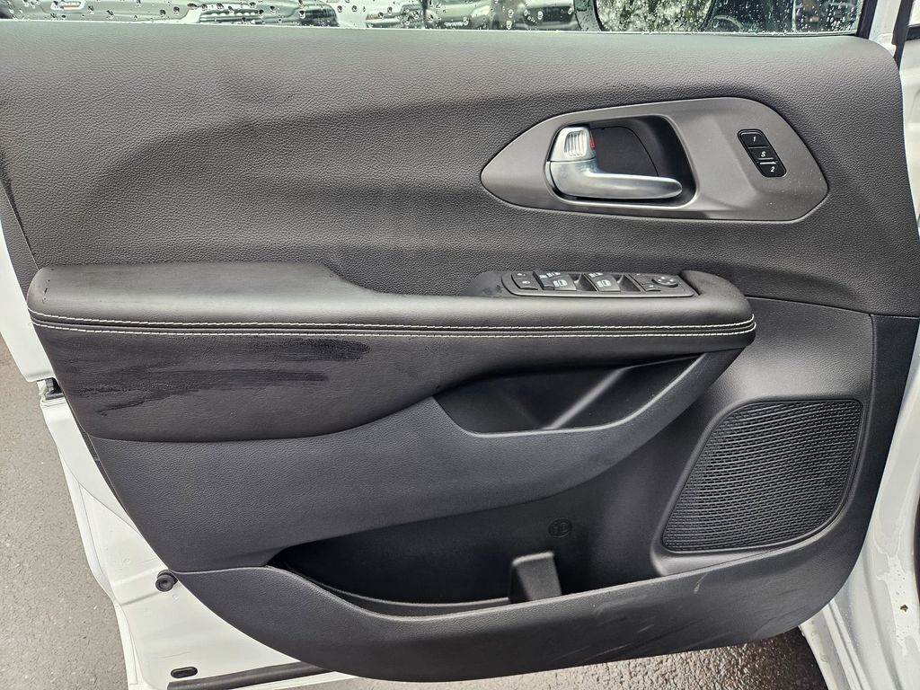 2026 Chrysler Pacifica Select Gresham OR