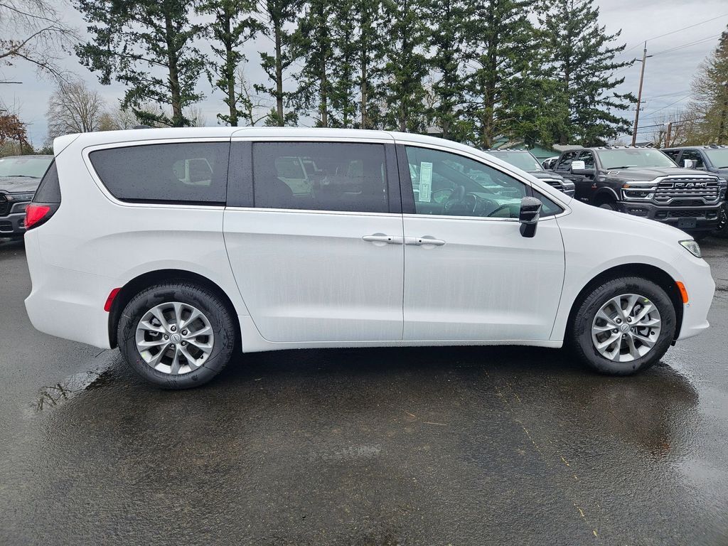 2026 Chrysler Pacifica Select Gresham OR