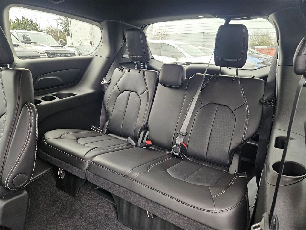 2026 Chrysler Pacifica Select Gresham OR