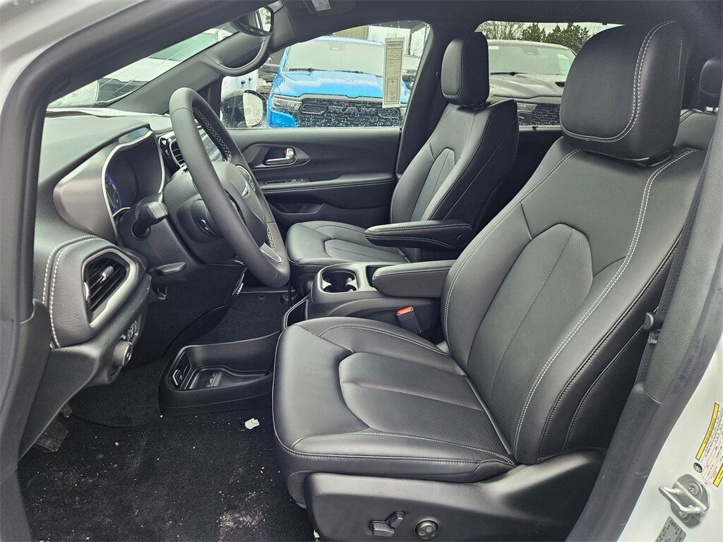 2026 Chrysler Pacifica Select Gresham OR