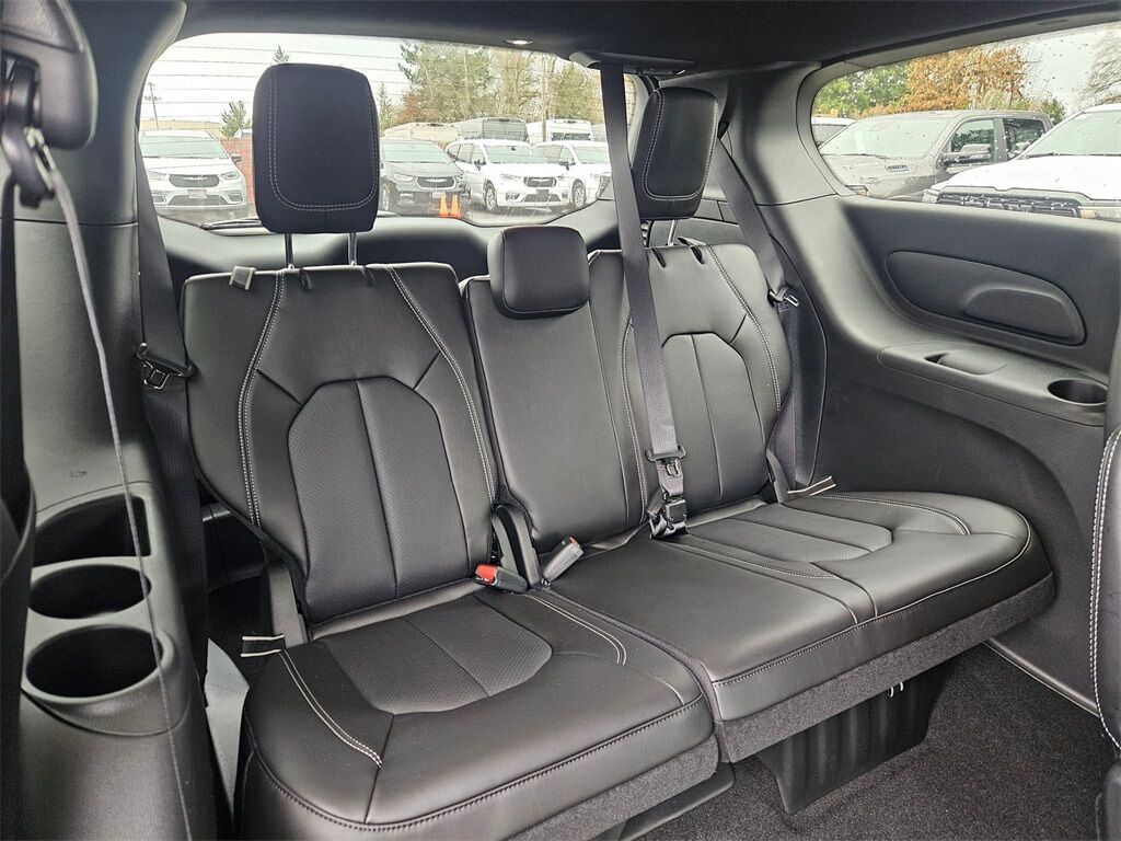 2026 Chrysler Pacifica Select Gresham OR