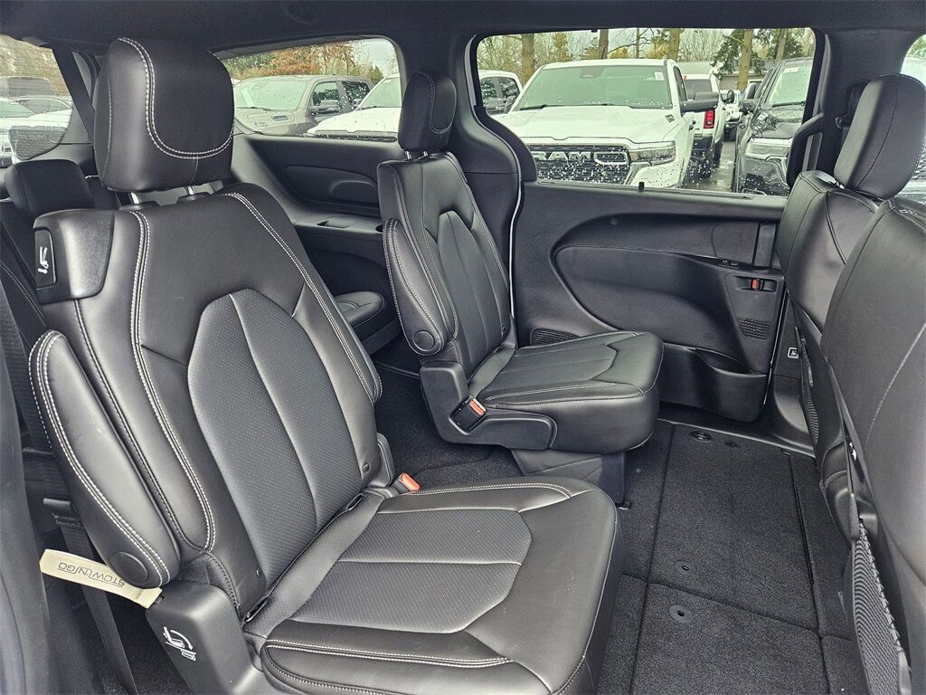 2026 Chrysler Pacifica Select Gresham OR