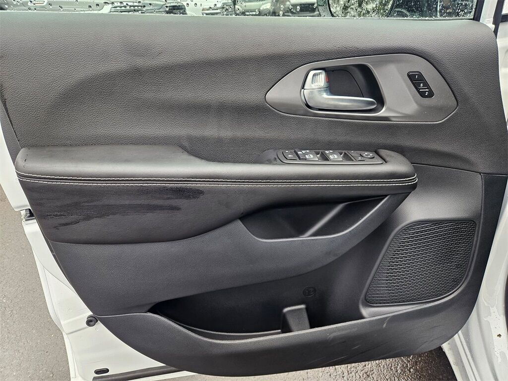 2026 Chrysler Pacifica Select Gresham OR