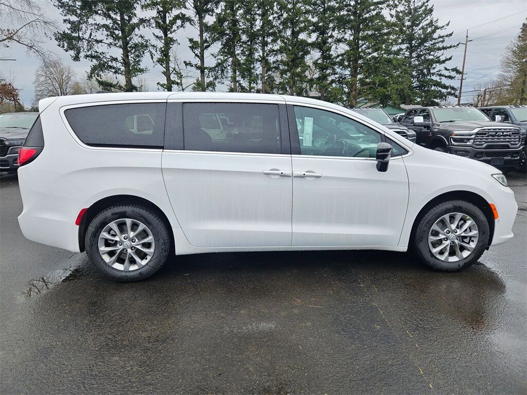 2026 Chrysler Pacifica Select Gresham OR