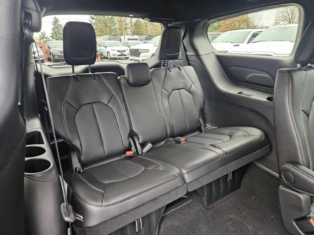 2026 Chrysler Pacifica Select Gresham OR