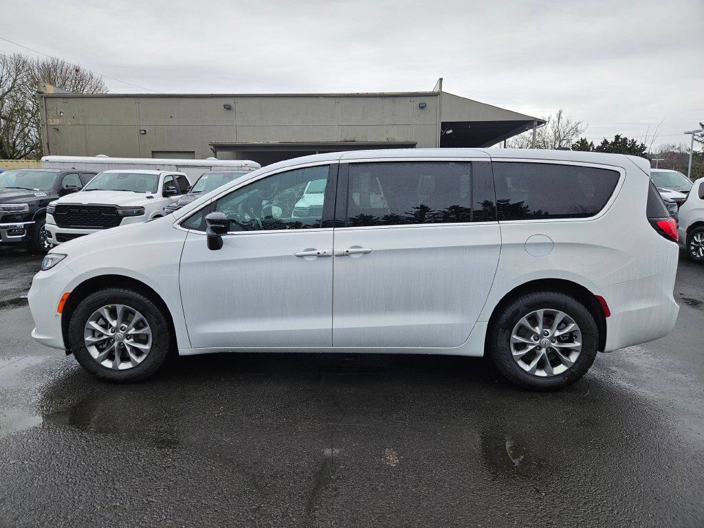 2026 Chrysler Pacifica Select Gresham OR