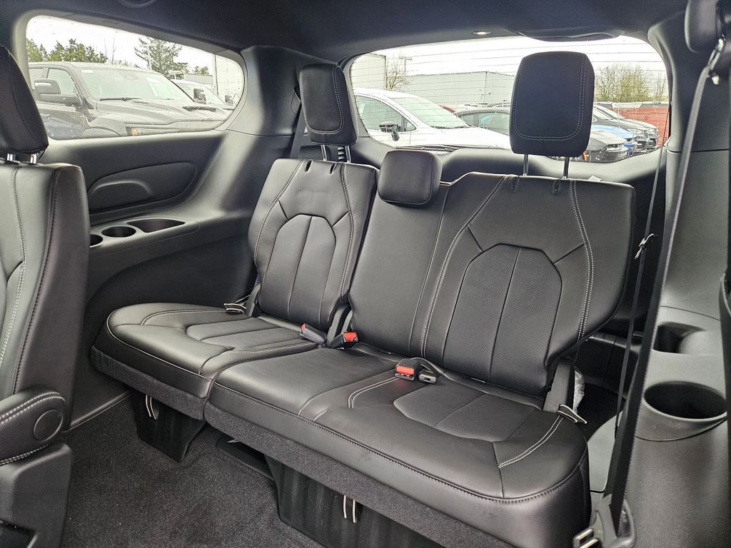 2026 Chrysler Pacifica Select Gresham OR