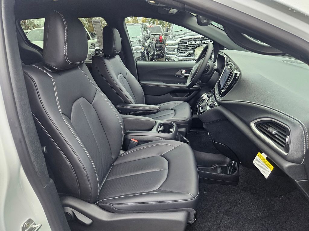 2026 Chrysler Pacifica Select Gresham OR