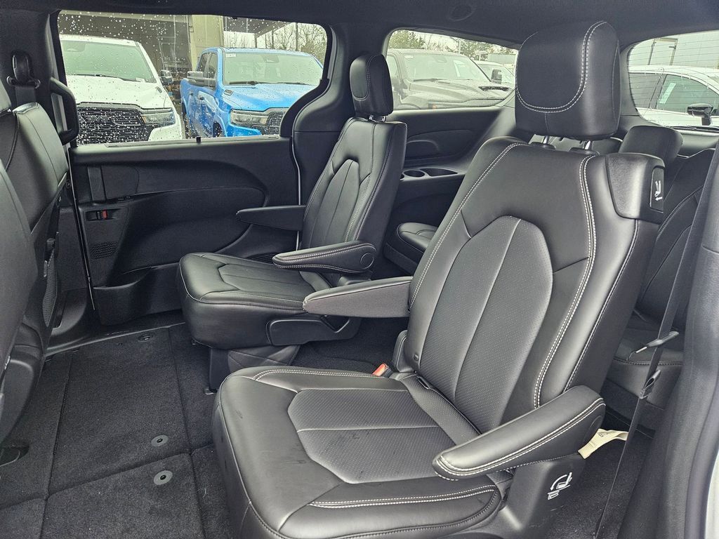 2026 Chrysler Pacifica Select Gresham OR