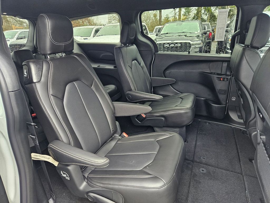 2026 Chrysler Pacifica Select Gresham OR