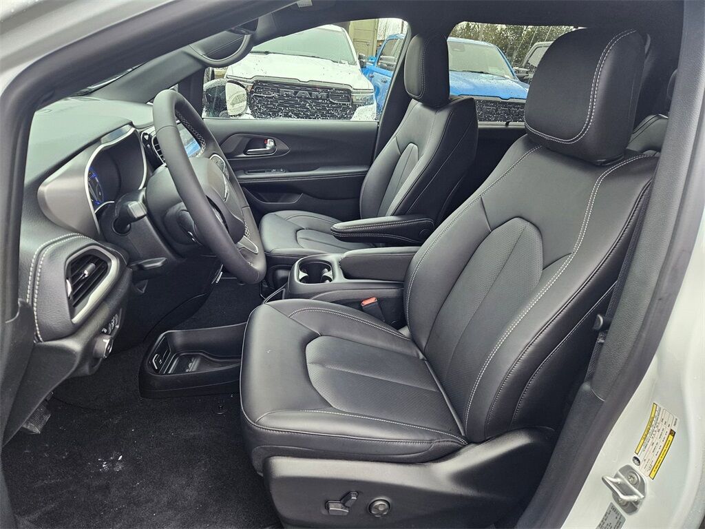 2026 Chrysler Pacifica Select Gresham OR